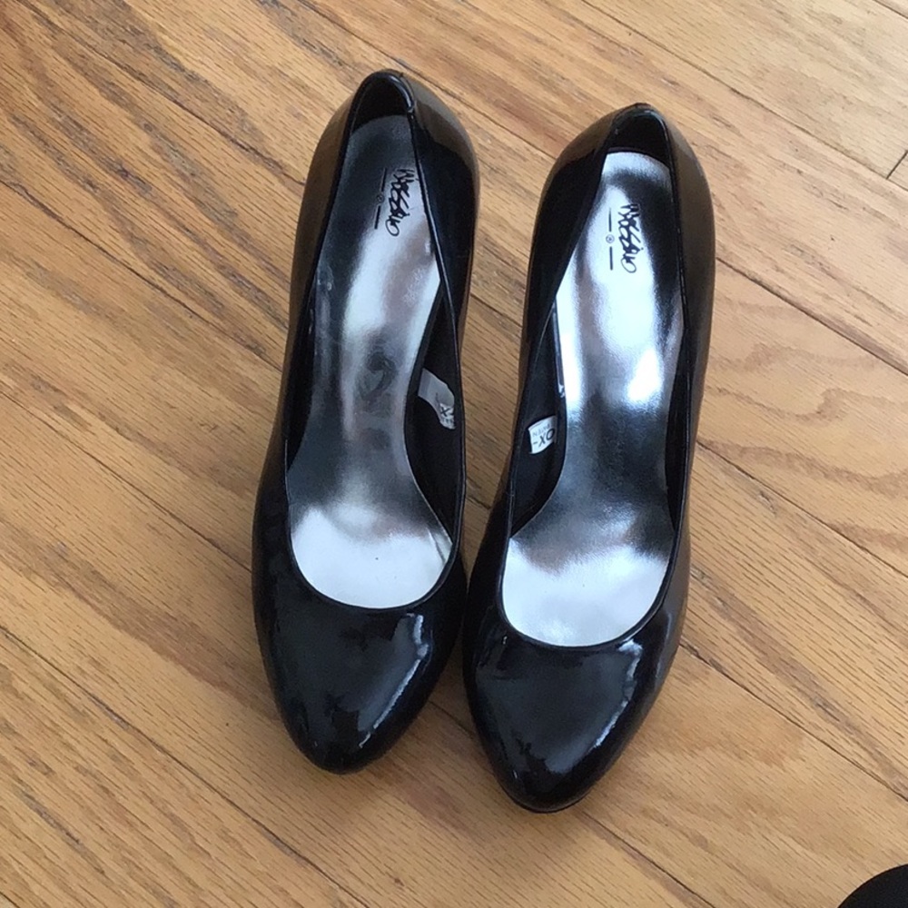 Black high heels size 9